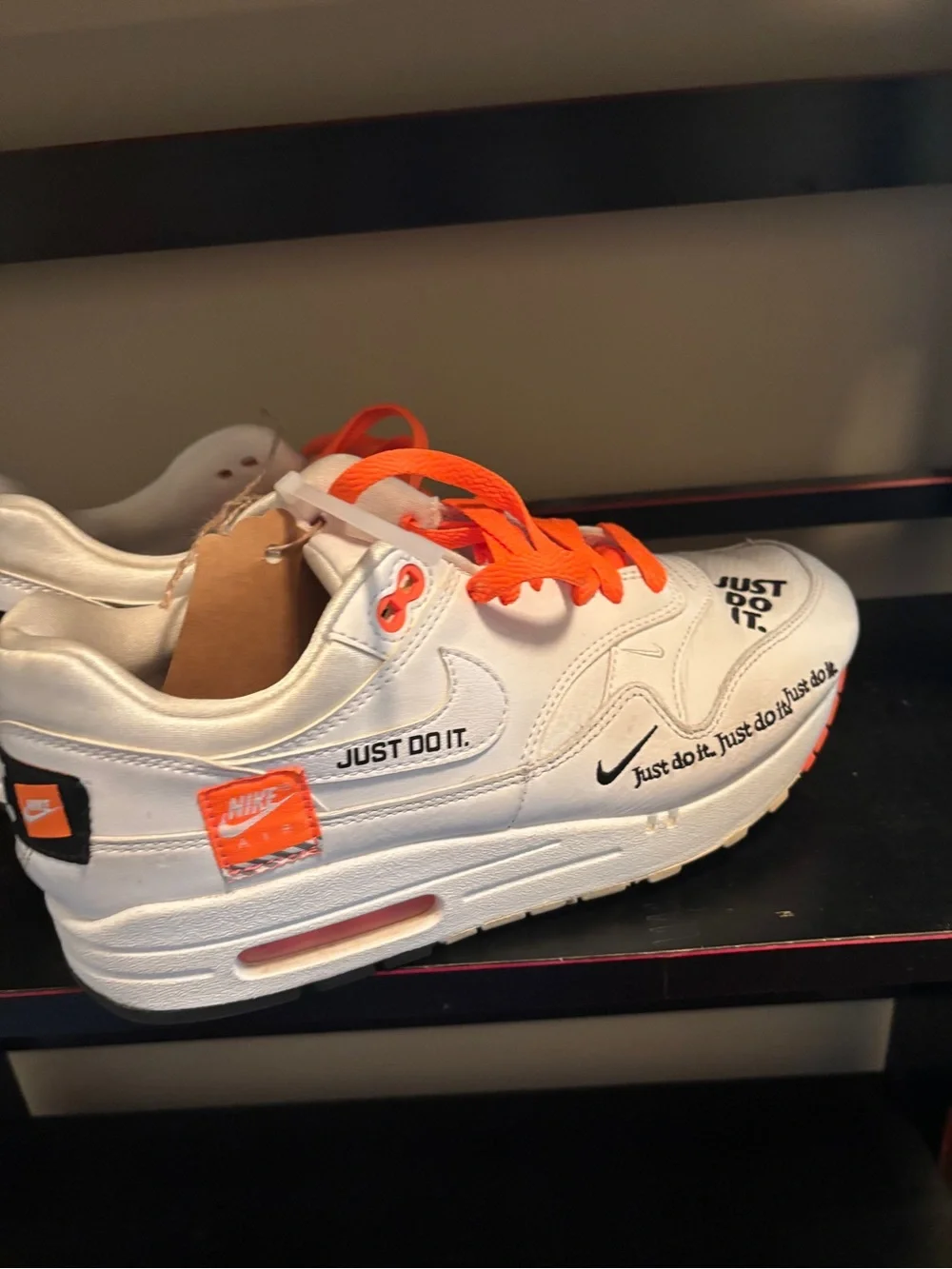 Nike sneakers white